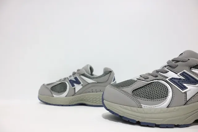 New Balance أسود رمادي silhouette سميك شبكة وتغطية اصطناعية أحذية رياضية للأسلوب الحياتي 19