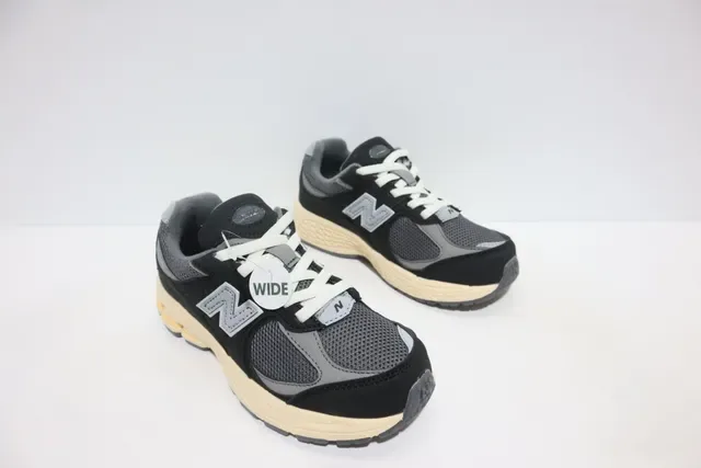 New Balance أسود رمادي silhouette سميك شبكة وتغطية اصطناعية أحذية رياضية للأسلوب الحياتي 20
