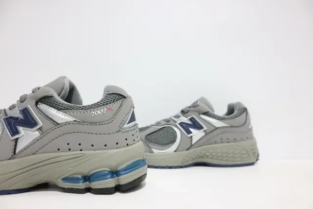 New Balance أسود رمادي silhouette سميك شبكة وتغطية اصطناعية أحذية رياضية للأسلوب الحياتي 21