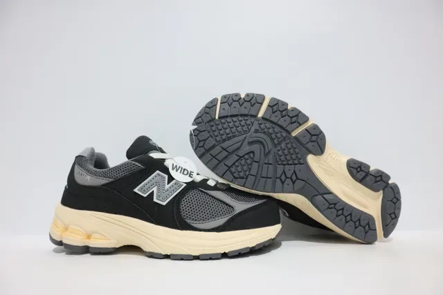 New Balance أسود رمادي silhouette سميك شبكة وتغطية اصطناعية أحذية رياضية للأسلوب الحياتي 23