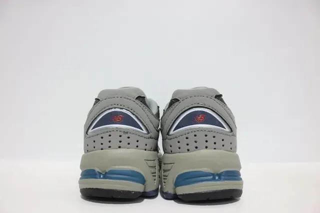 New Balance أسود رمادي silhouette سميك شبكة وتغطية اصطناعية أحذية رياضية للأسلوب الحياتي 24