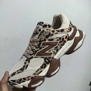 New Balance Marrón Beige Estampado de Leopardo en la Parte Superior Oversized Cosidas con Logo 'N' Zapatillas Chunky