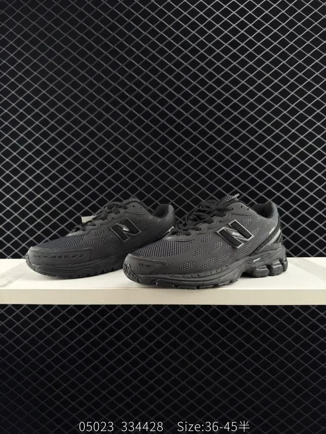 New Balance Fantom Monocromo Negro Zapatillas Lifestyle 3