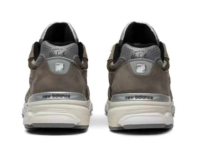 New Balance Gris Noir Tige En Daim Et Maille Superposée 'N' Logo Chaussures De Running 2