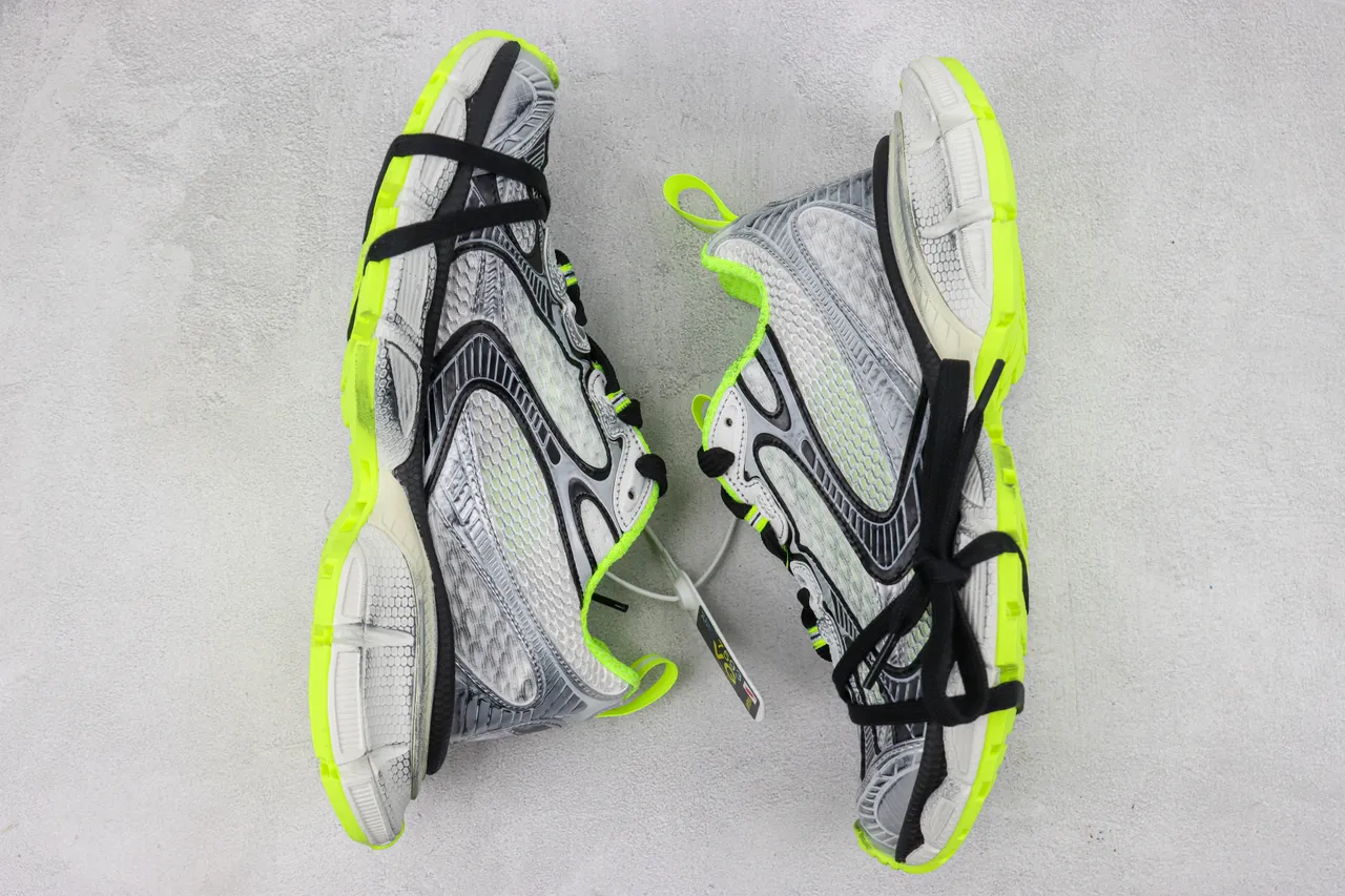 New Balance Gris Jaune, Semelle Sculptée, Maille et Construction Synthétique Chunky Sneakers 2