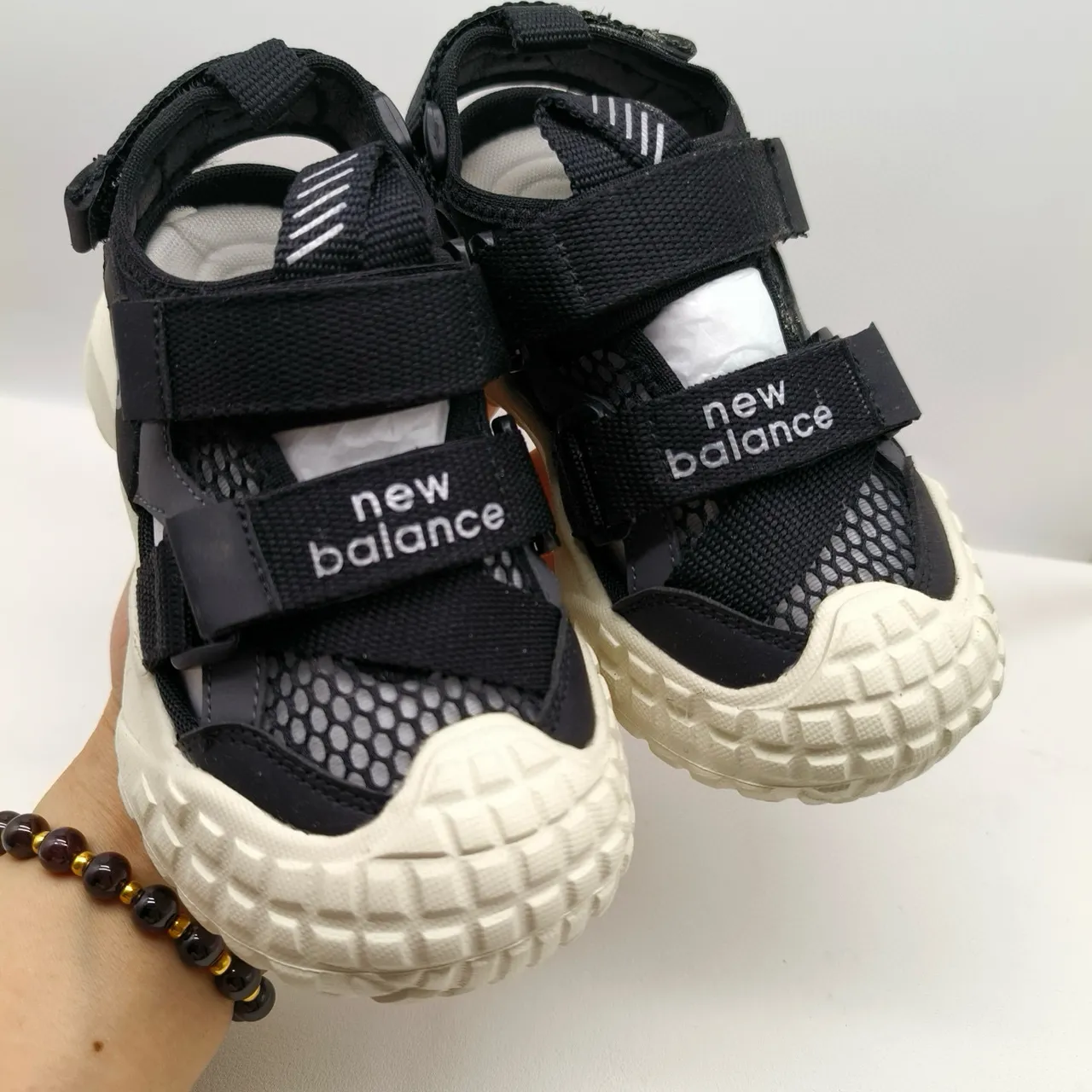 New Balance صندل أطفال مغامرة أسود كريمي صندل كاجوال 9
