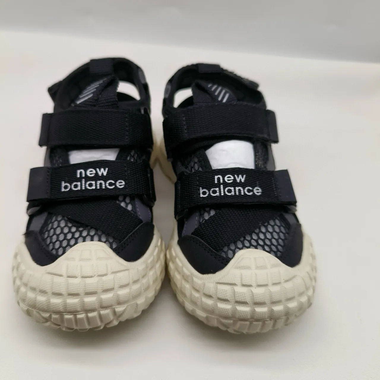 New Balance صندل أطفال مغامرة أسود كريمي صندل كاجوال 11