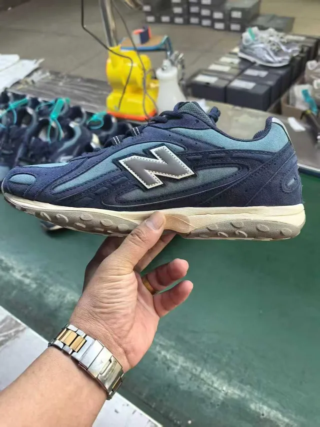 New Balance Tênis Navy Blue de couro macio e malha com N Logo costurado 4