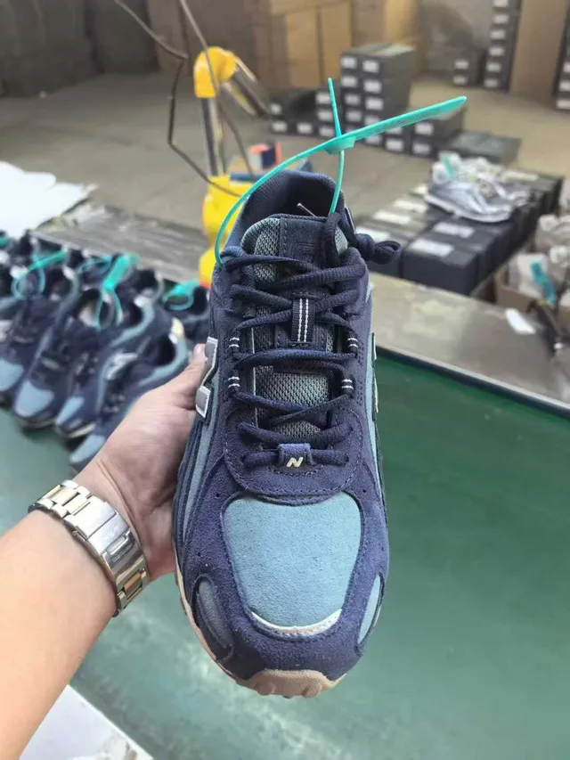New Balance Tênis Navy Blue de couro macio e malha com N Logo costurado 5