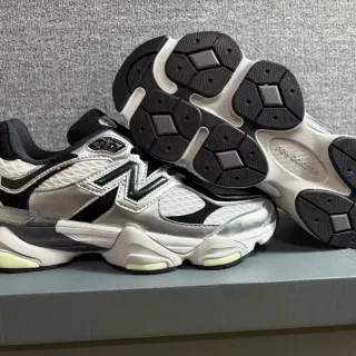 New Balance Silver Black Layered Midsole Metallic Mesh Upper Chunky Sneakers