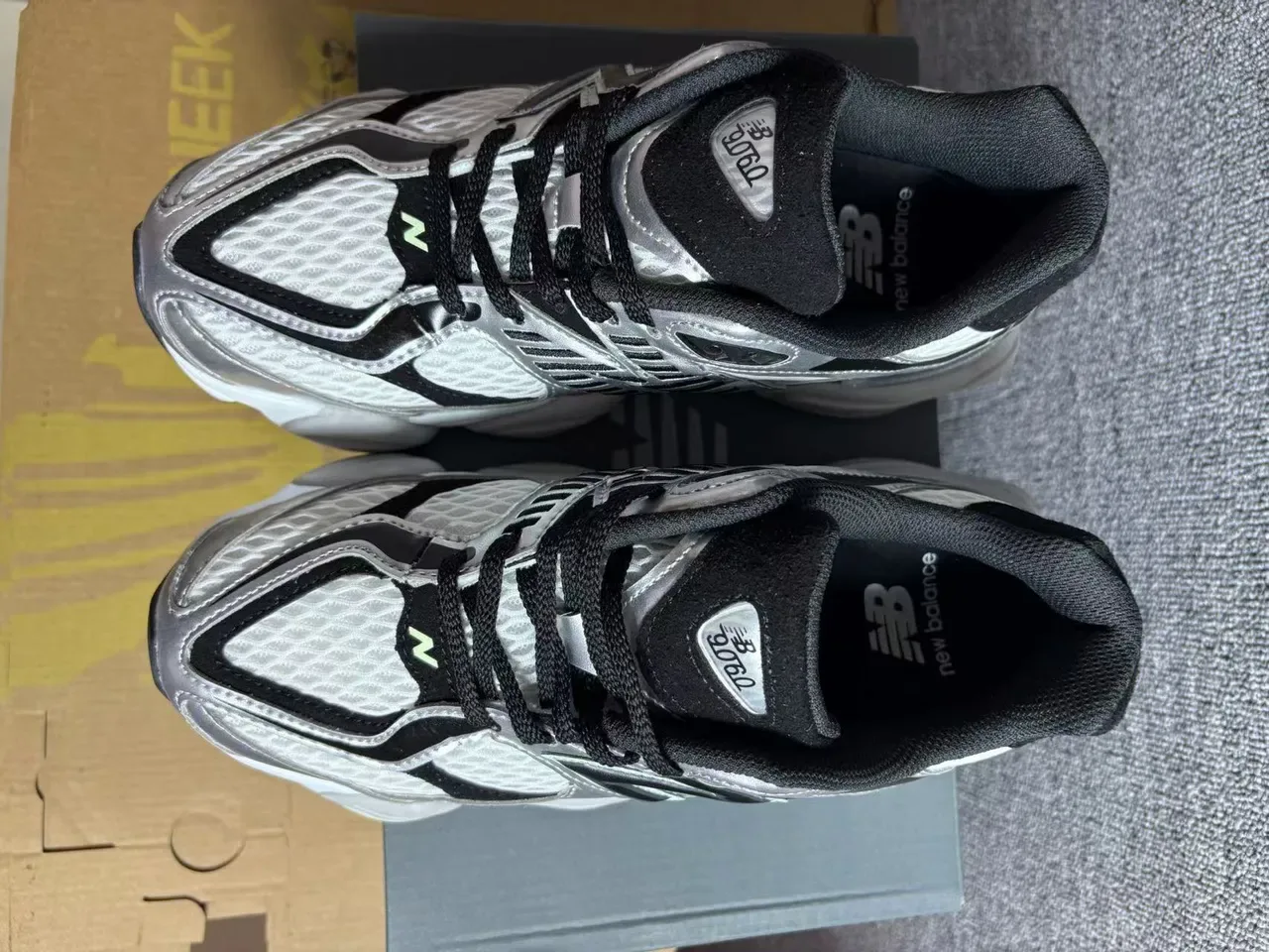 New Balance Argent Noir Semelle Intermédiaire Multicouche Maille Métallique Supérieure Sneakers Chunky 3