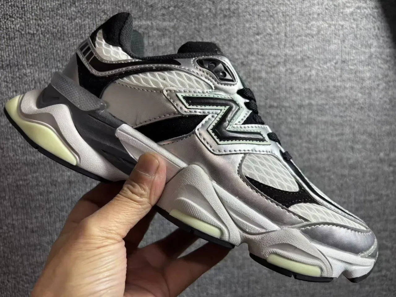 New Balance Argent Noir Semelle Intermédiaire Multicouche Maille Métallique Supérieure Sneakers Chunky 5