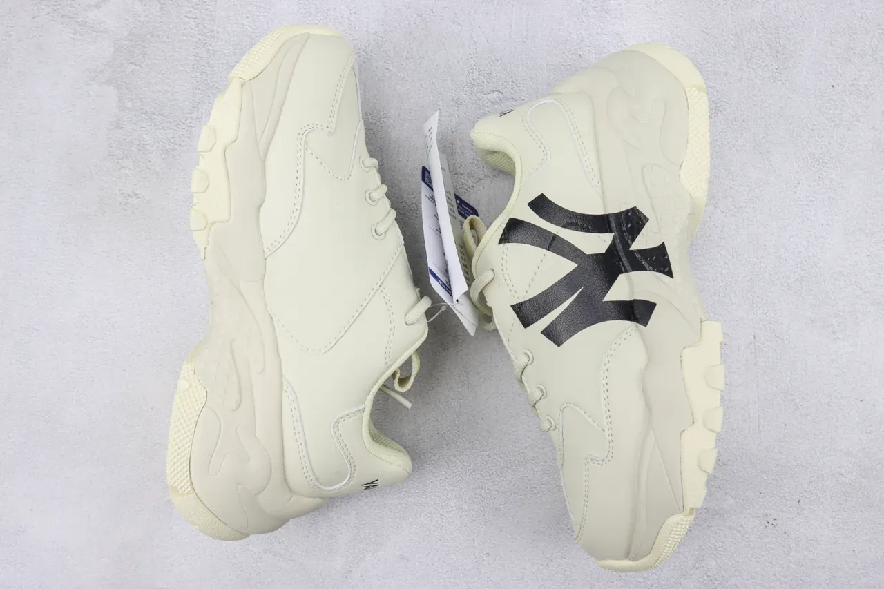 New Era Chunky Runner Beige Black Sole Oversized Team Logo Chunky Sneakers 2
