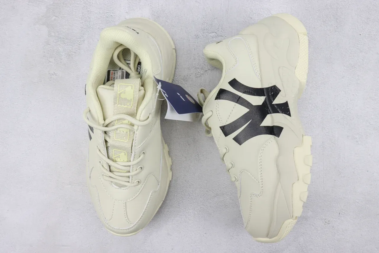 New Era Chunky Runner Beige Black Sole Oversized Team Logo Chunky Sneakers 3