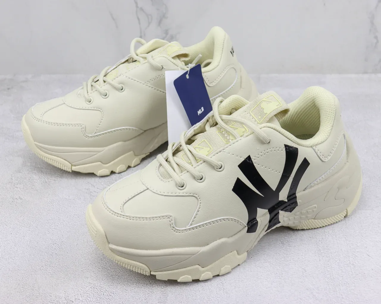 New Era Chunky Runner Beige Black Sole Oversized Team Logo Chunky Sneakers 4