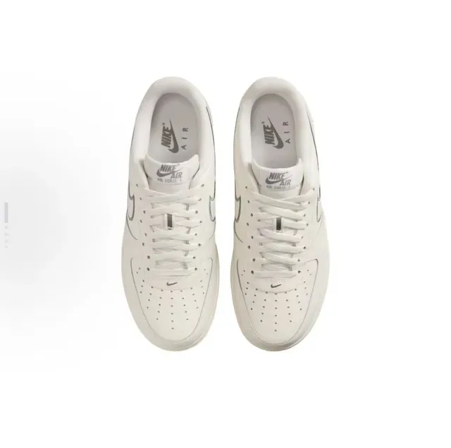 Nike Air Force 1 Beige Gris baskets lifestyle basses perforées à l'avant-pied 4