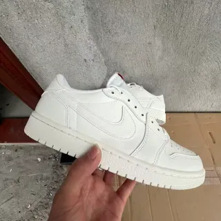 Nike Air Force 1 Low 全白生活方式运动鞋