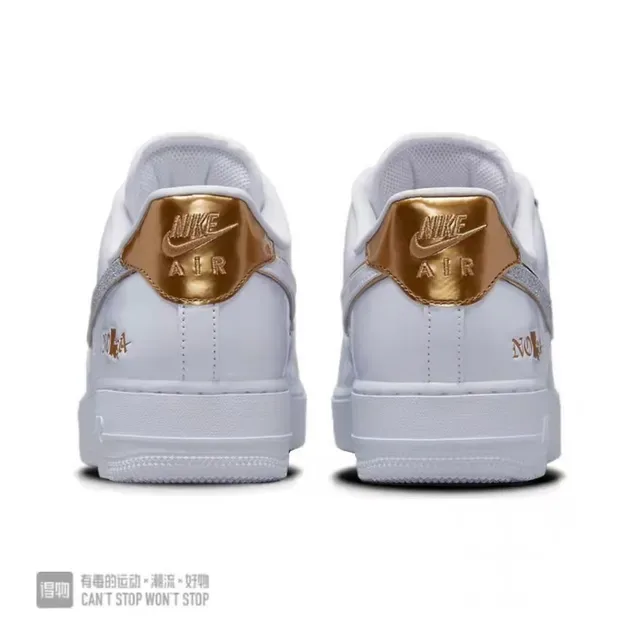 Nike Air Force 1 blanc pailleté argent Swoosh matériel doré sneakers lifestyle 3
