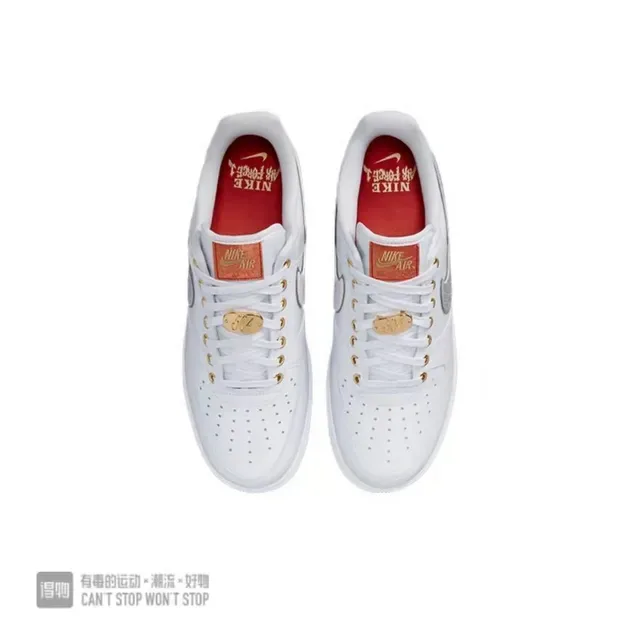 Nike Air Force 1 blanc pailleté argent Swoosh matériel doré sneakers lifestyle 4