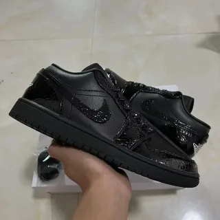 Nike Air Jordan 1 黑色漆皮篮球鞋