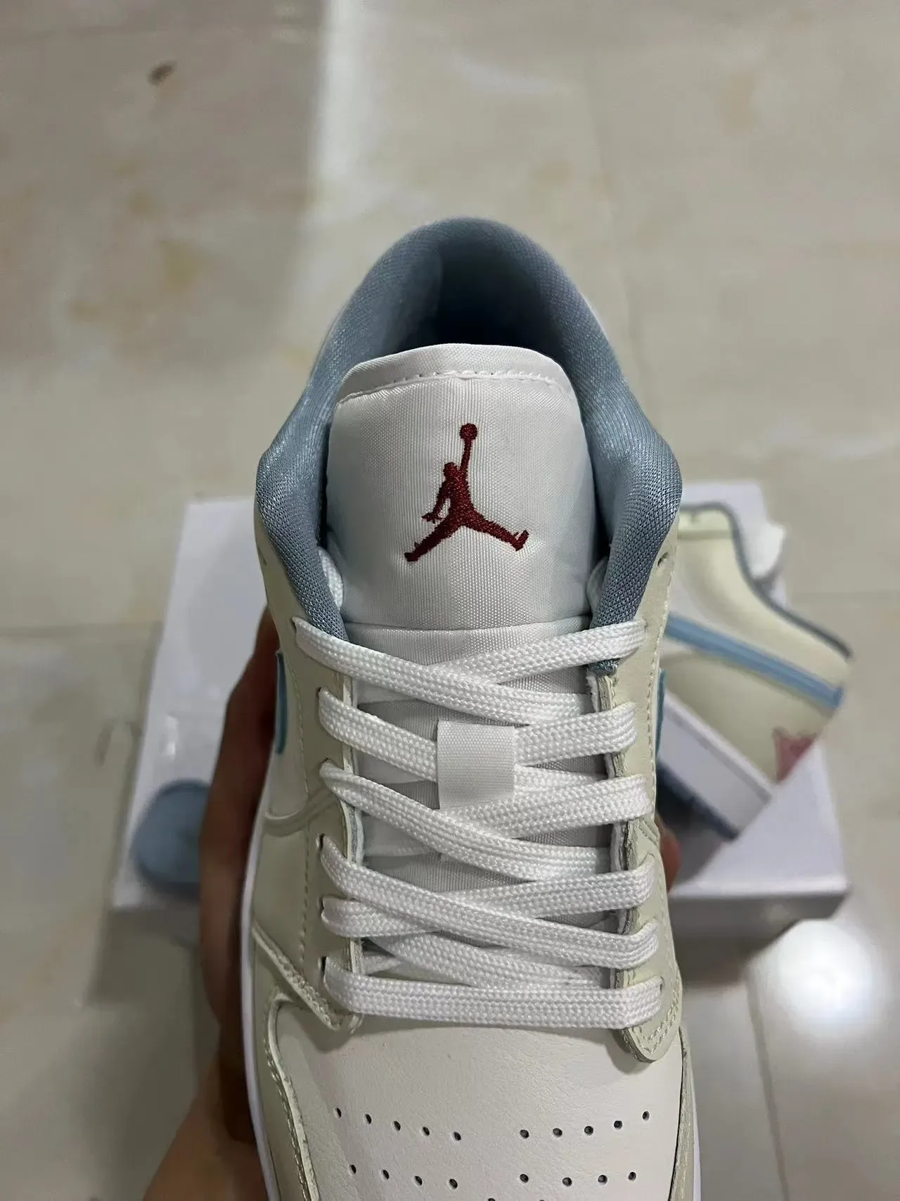 Nike Air Jordan 1 Low Sneakers Lifestyle Bleu Clair et Crème 3