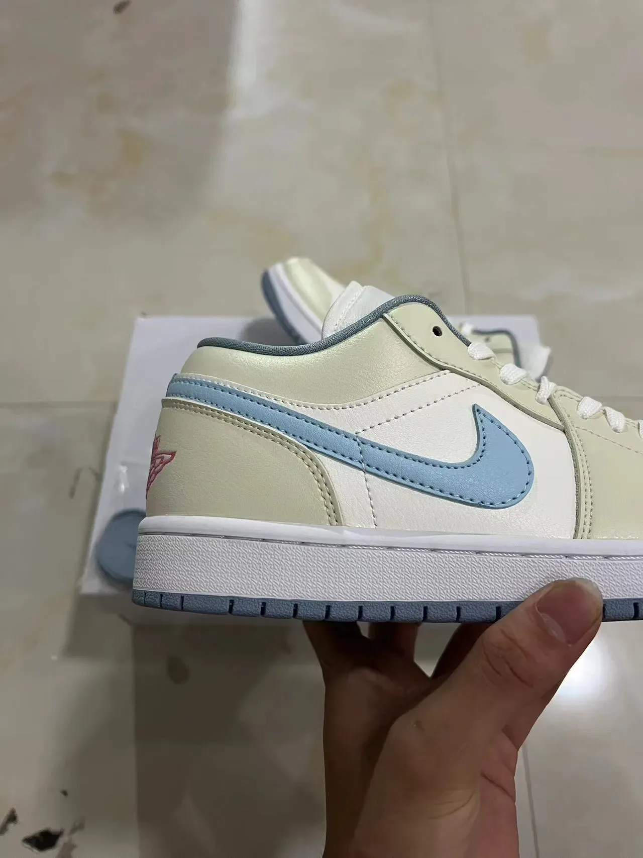 Nike Air Jordan 1 Low Sneakers Lifestyle Bleu Clair et Crème 6