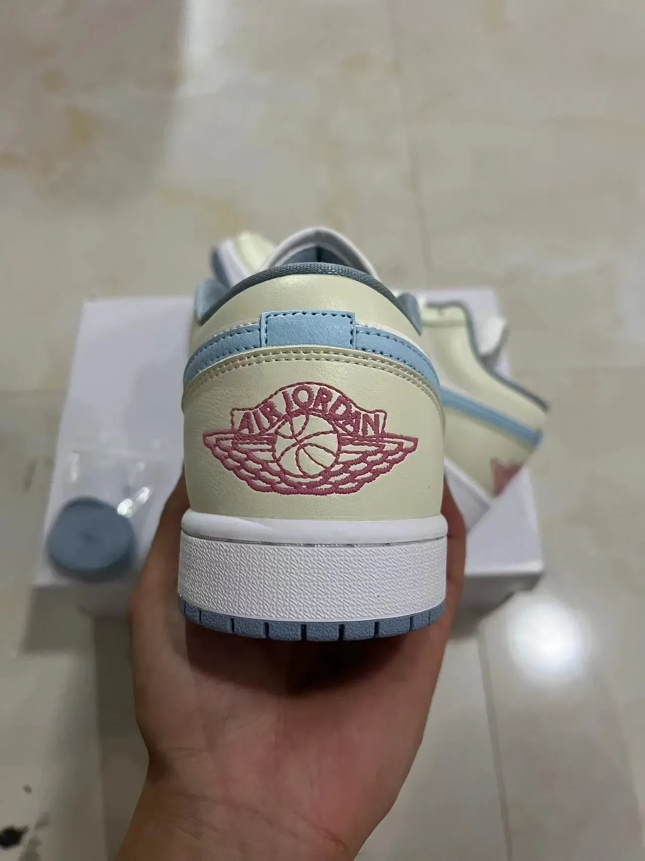 Nike Air Jordan 1 Low Sneakers Lifestyle Bleu Clair et Crème 7