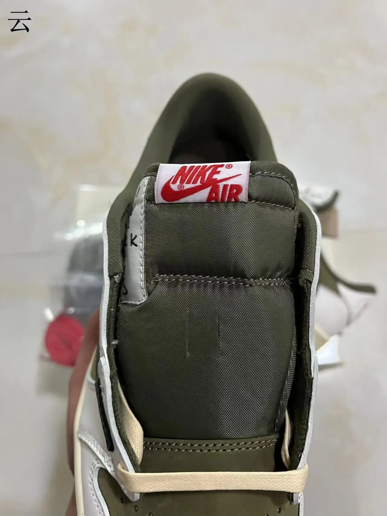 Nike Air Jordan 1 Low Vert Olive Blanc Noir Chaussures Lifestyle 4