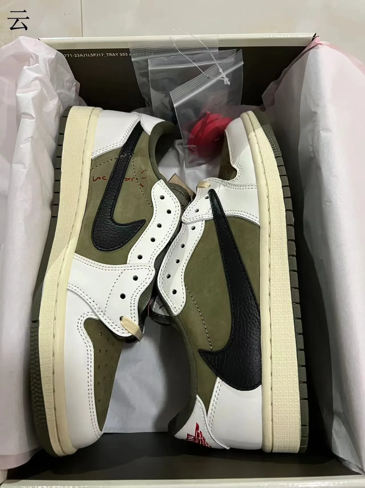 Nike Air Jordan 1 Low Vert Olive Blanc Noir Chaussures Lifestyle 10