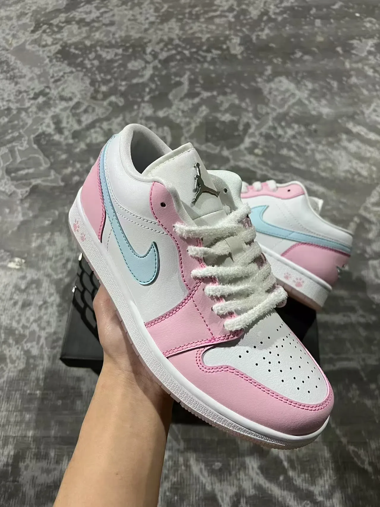 Nike Air Jordan 1 Low Chaussures Lifestyle Rose et Bleu Clair 2