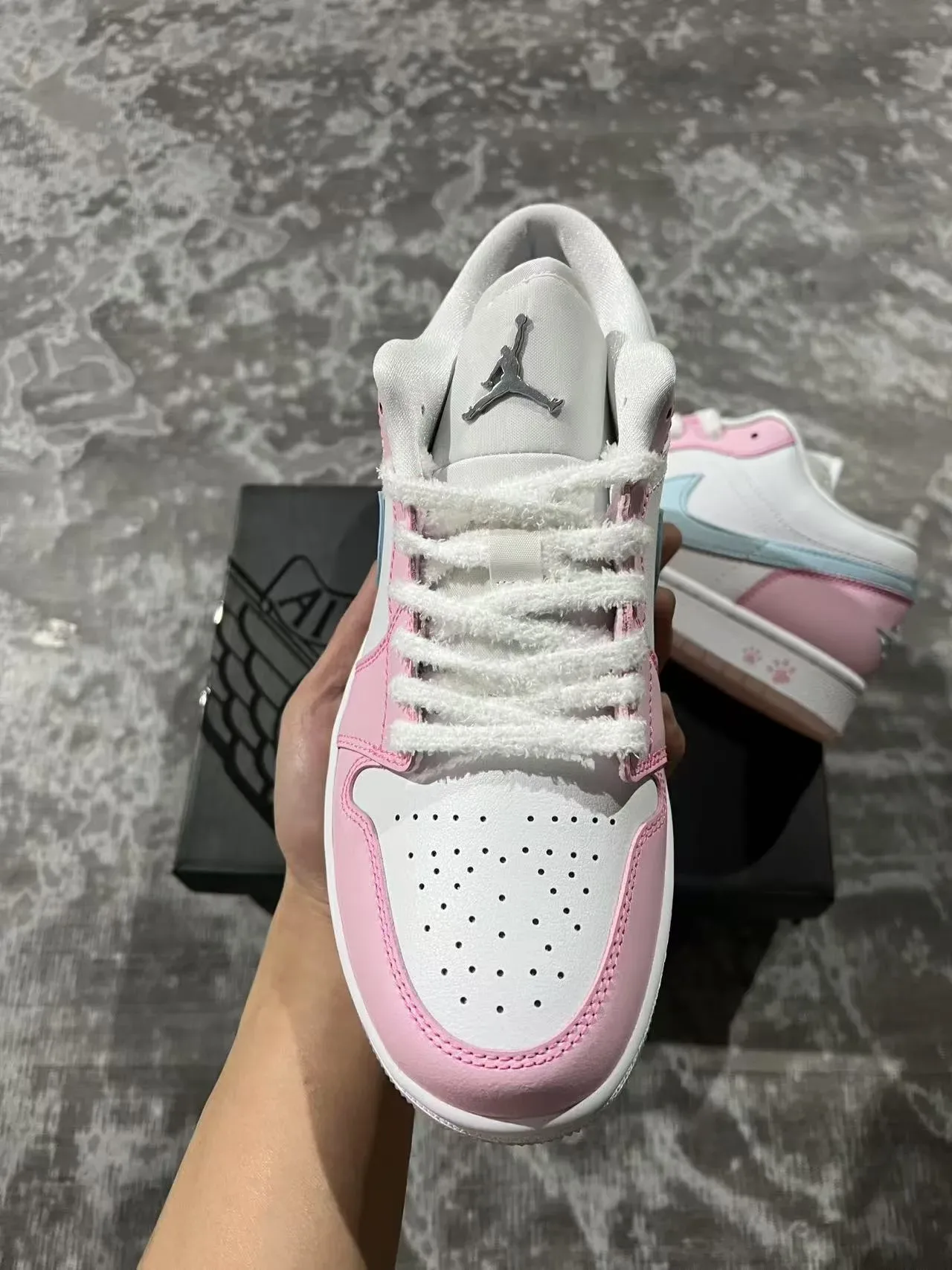 Nike Air Jordan 1 Low Chaussures Lifestyle Rose et Bleu Clair 3