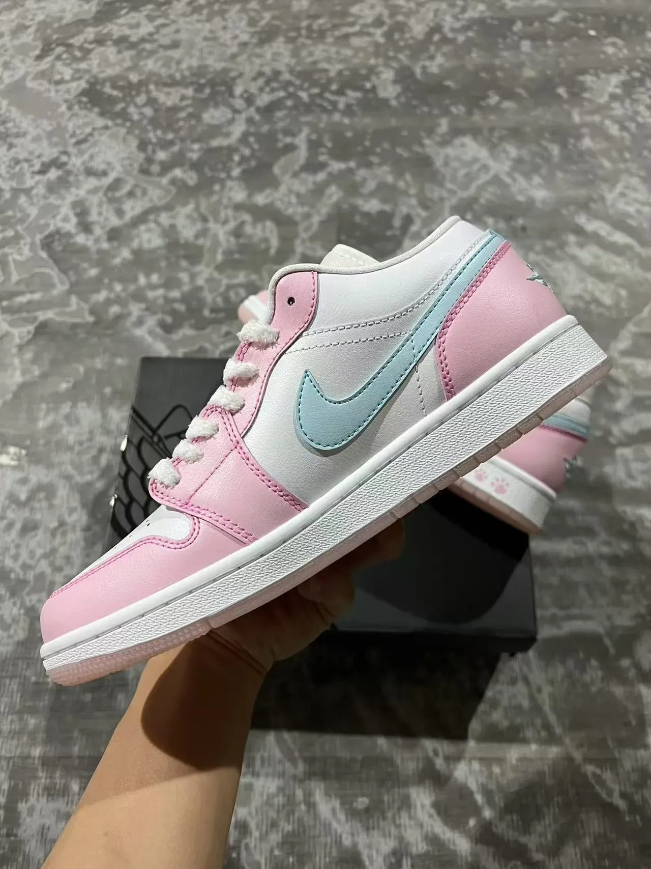 Nike Air Jordan 1 Low Chaussures Lifestyle Rose et Bleu Clair 5