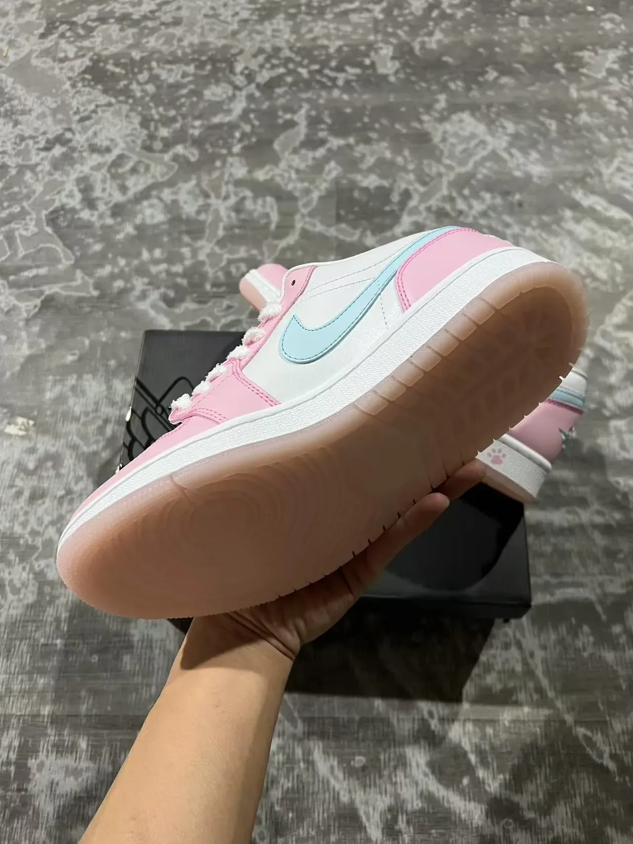 Nike Air Jordan 1 Low Chaussures Lifestyle Rose et Bleu Clair 6