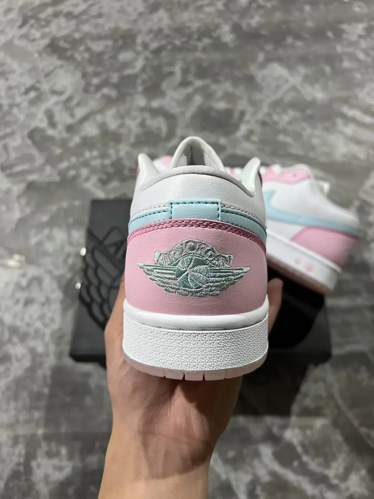 Nike Air Jordan 1 Low Chaussures Lifestyle Rose et Bleu Clair 8
