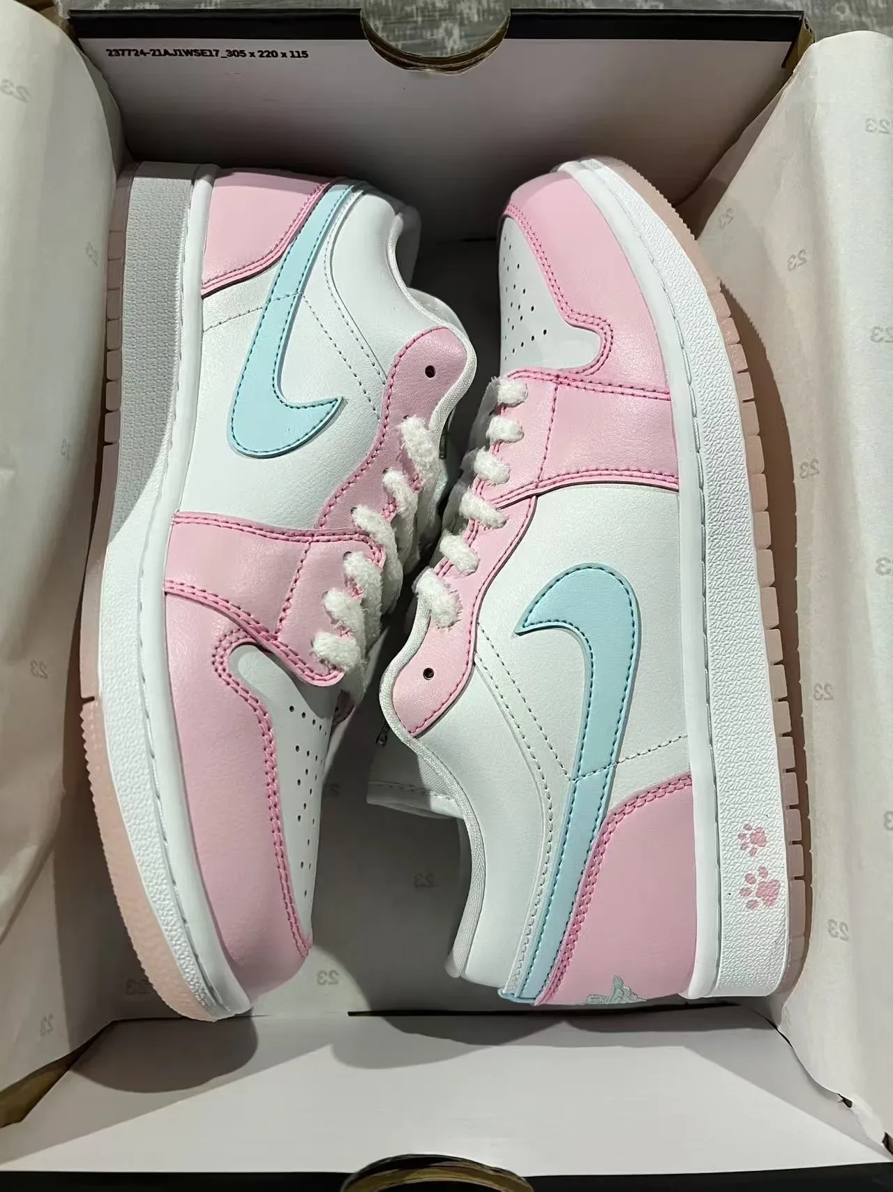 Nike Air Jordan 1 Low Chaussures Lifestyle Rose et Bleu Clair 9