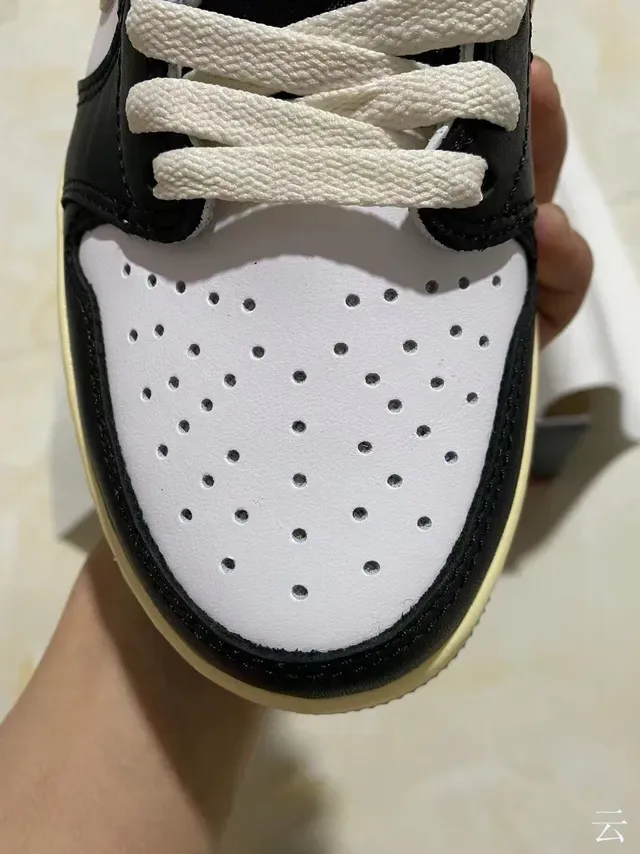 Nike Air Jordan 1 Low Blanc Noir Bleu Royal Or Sneakers Lifestyle 3