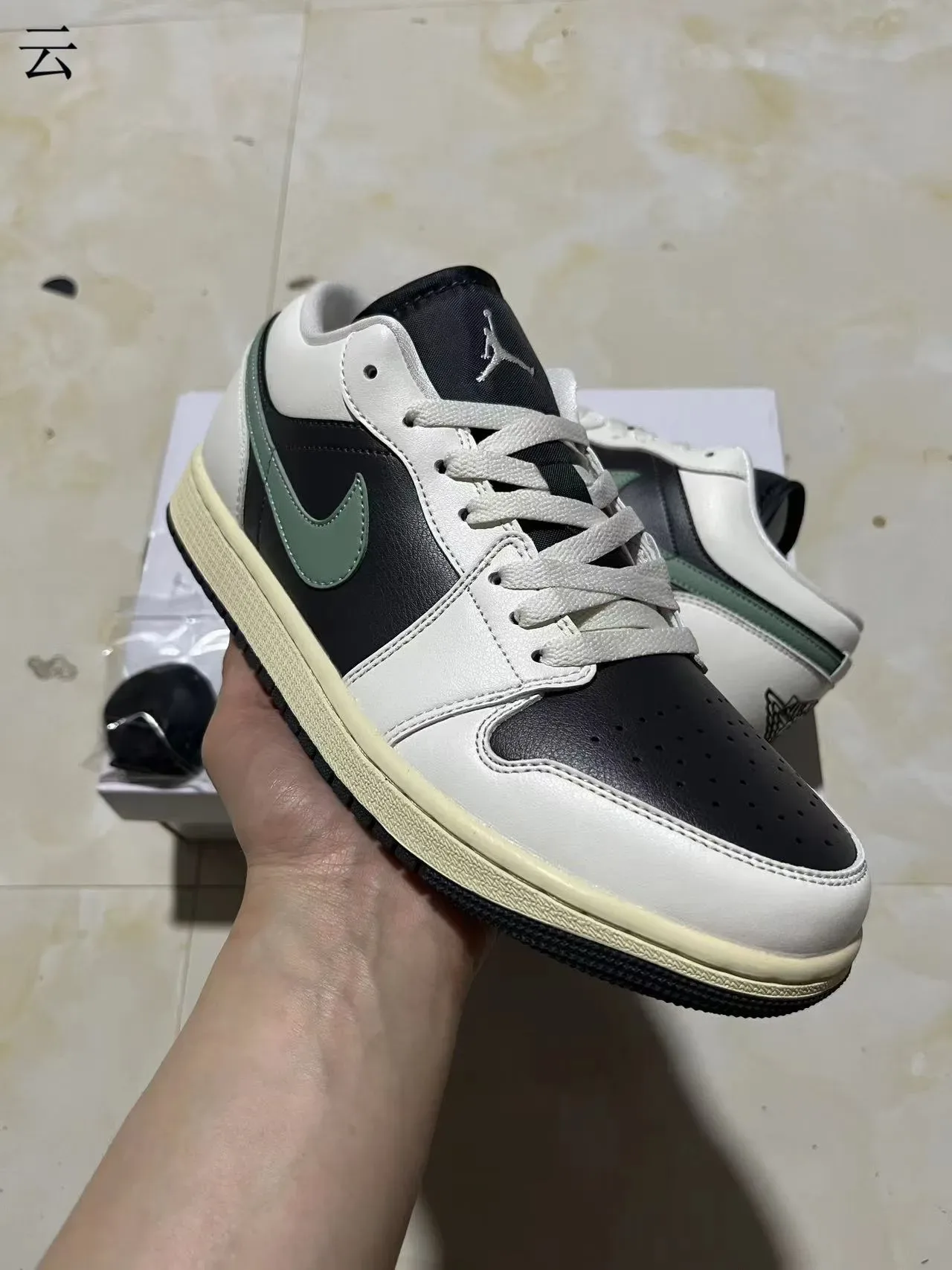 Nike Air Jordan 1 Low Blanc Noir Sage Green Sneakers Lifestyle 2