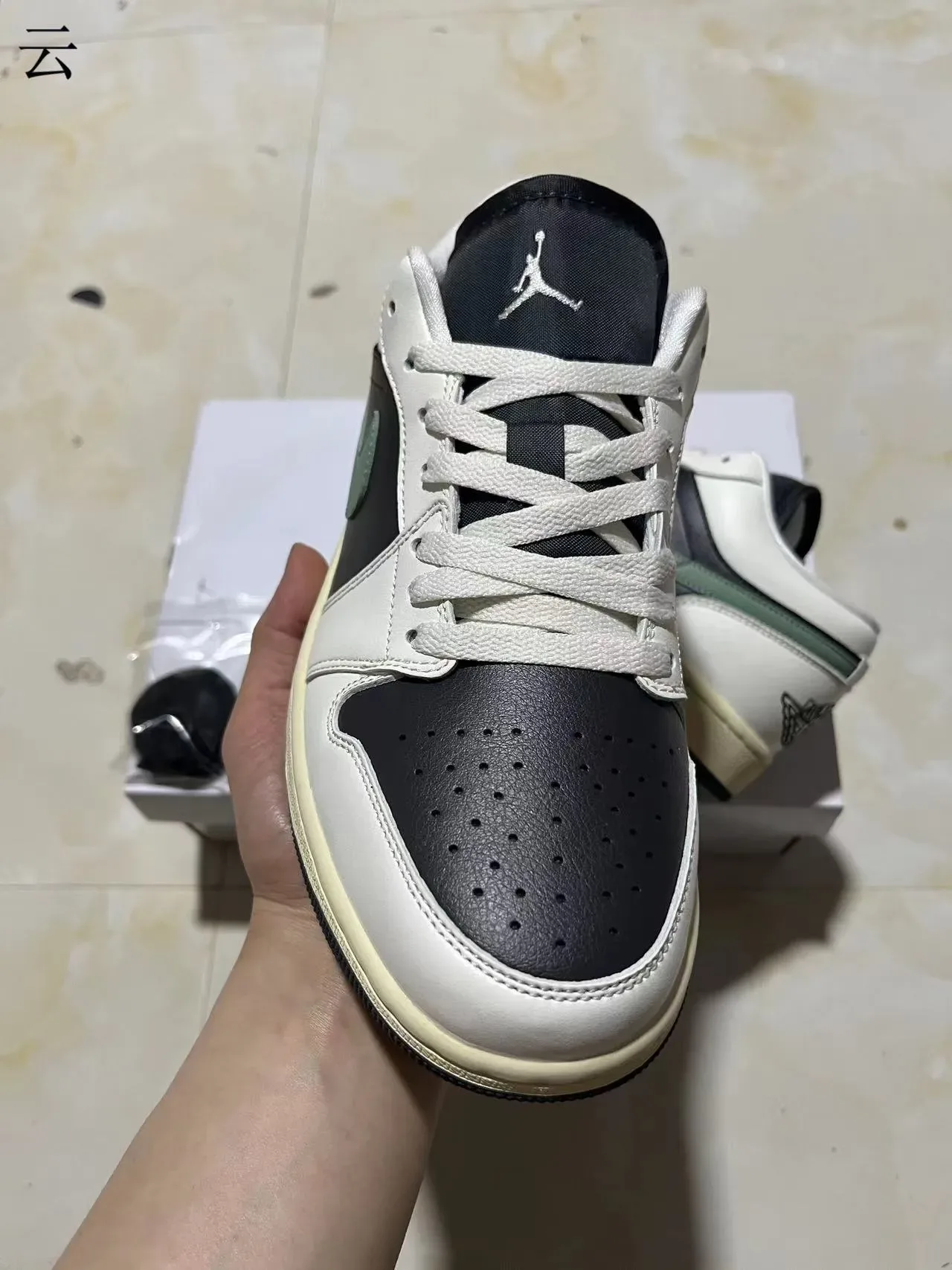 Nike Air Jordan 1 Low Blanc Noir Sage Green Sneakers Lifestyle 3