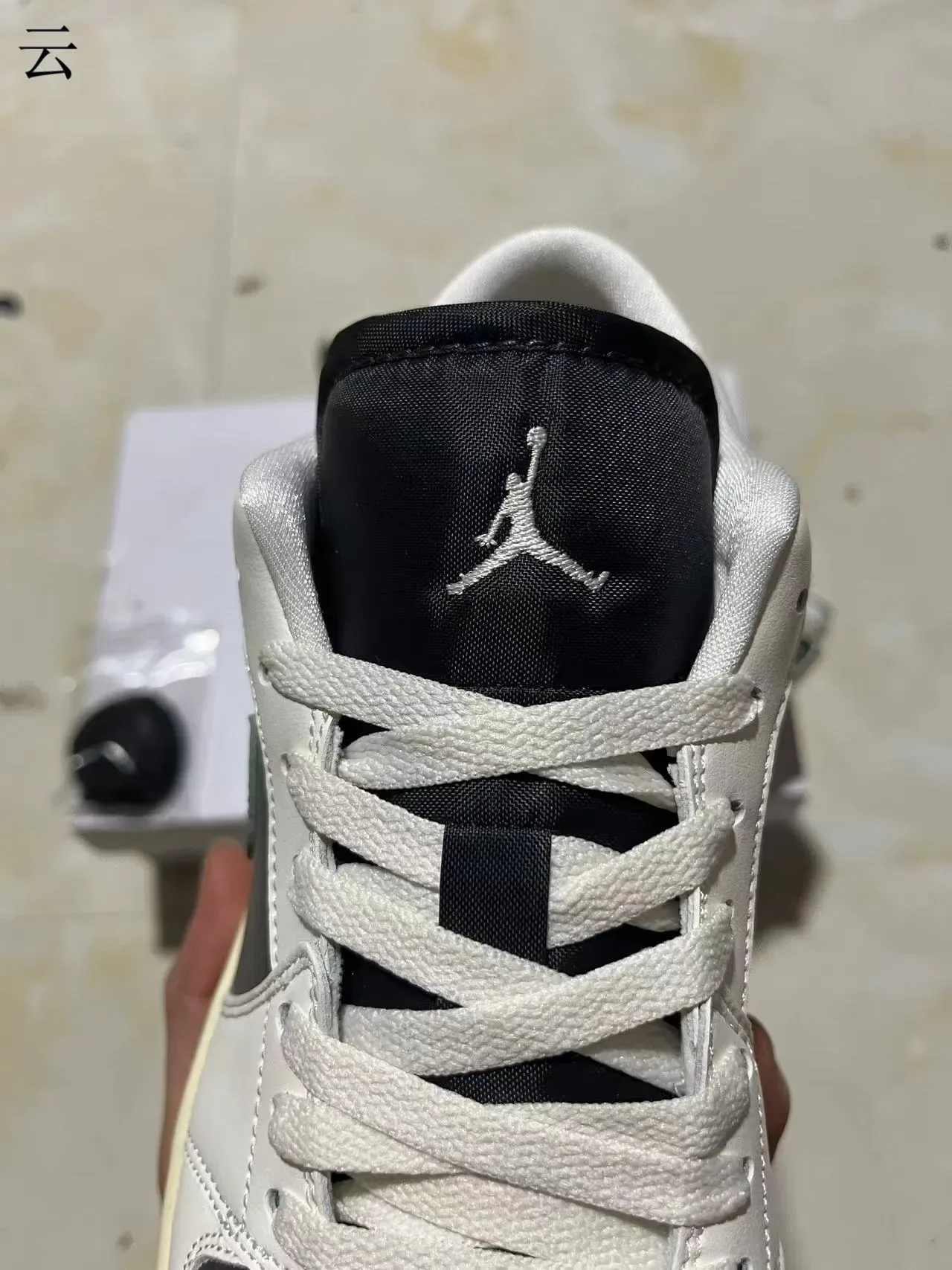 Nike Air Jordan 1 Low Blanc Noir Sage Green Sneakers Lifestyle 5