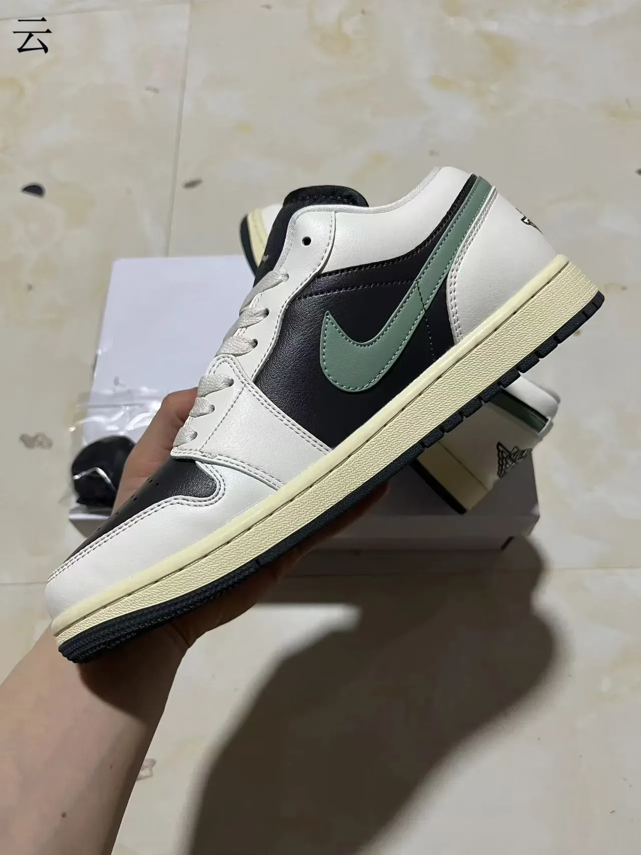 Nike Air Jordan 1 Low Blanc Noir Sage Green Sneakers Lifestyle 6