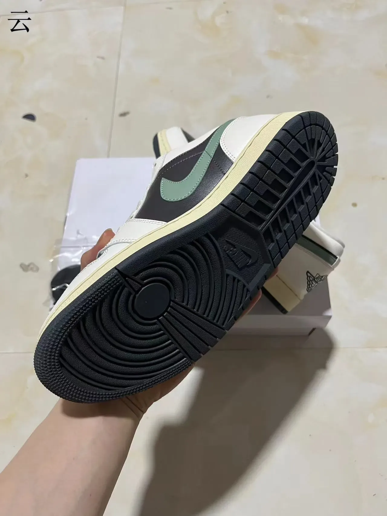 Nike Air Jordan 1 Low Blanc Noir Sage Green Sneakers Lifestyle 7