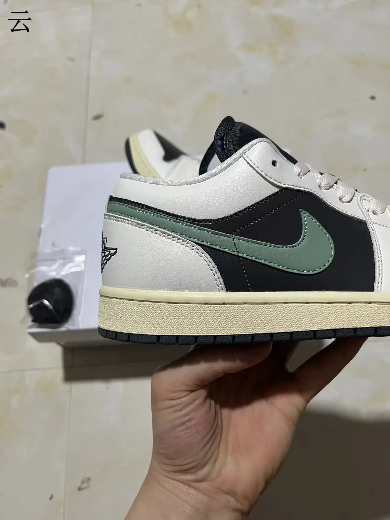 Nike Air Jordan 1 Low Blanc Noir Sage Green Sneakers Lifestyle 8