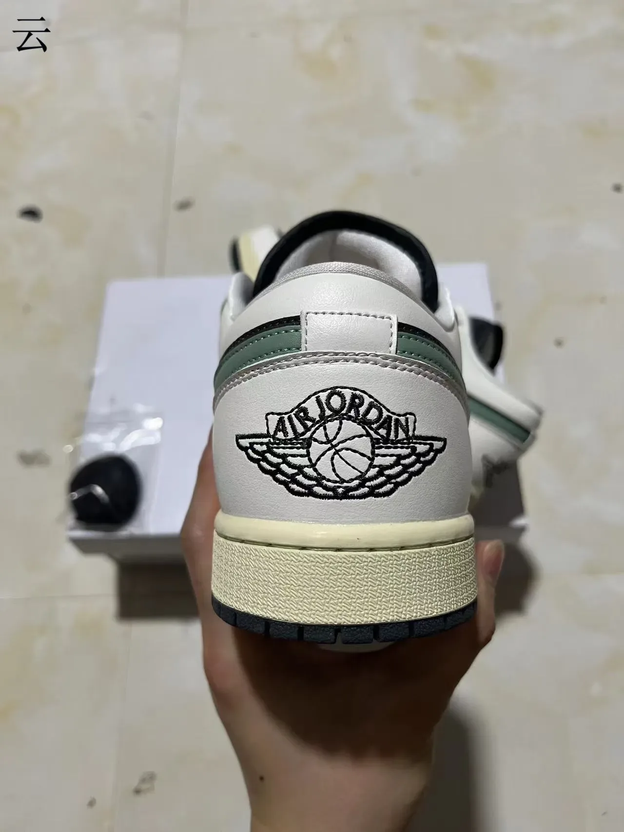 Nike Air Jordan 1 Low Blanc Noir Sage Green Sneakers Lifestyle 9