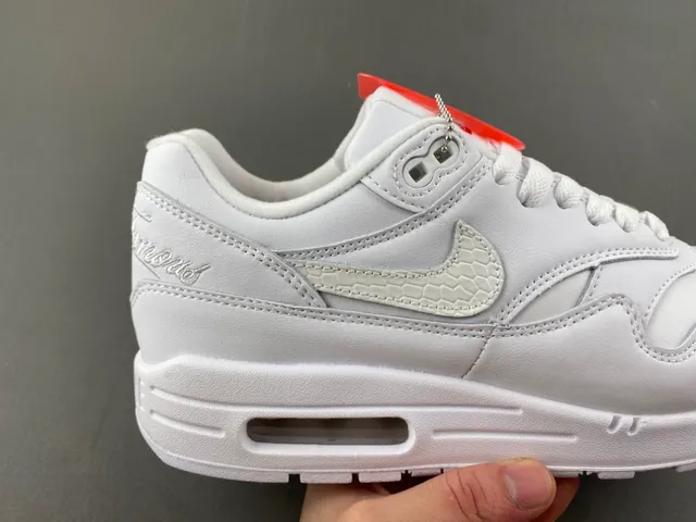 Nike Air Max 1 White Lifestyle Sneakers 3
