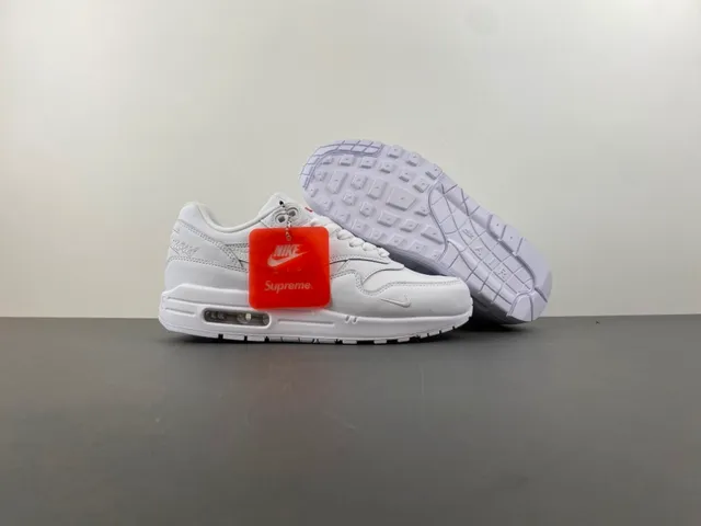 Nike Air Max 1 White Lifestyle Sneakers 12