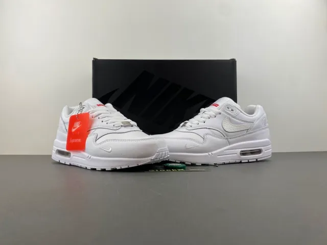 Nike Air Max 1 White Lifestyle Sneakers 13