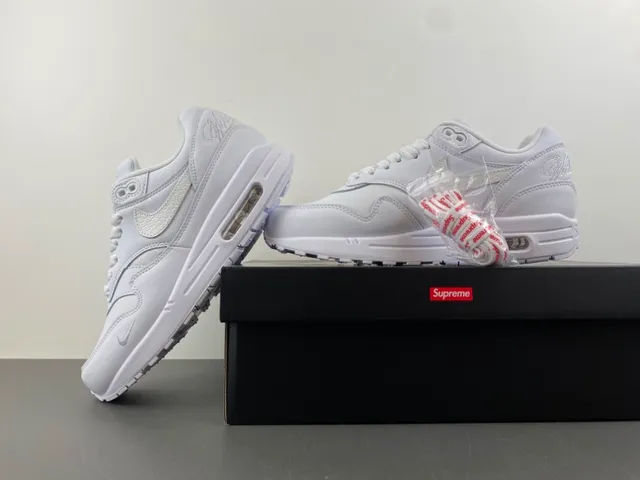 Nike Air Max 1 White Lifestyle Sneakers 14
