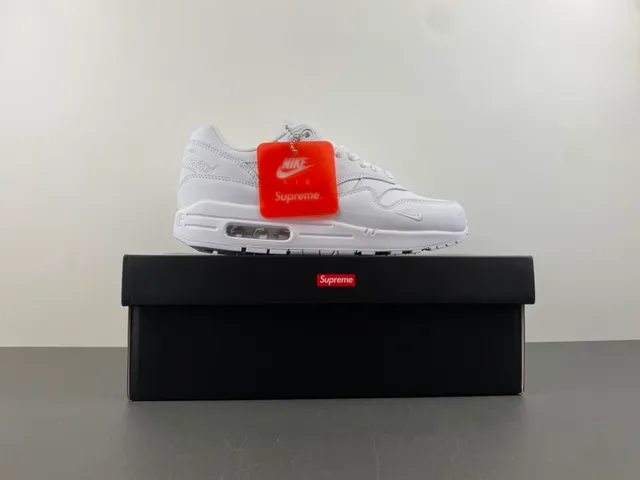 Nike Air Max 1 White Lifestyle Sneakers 15