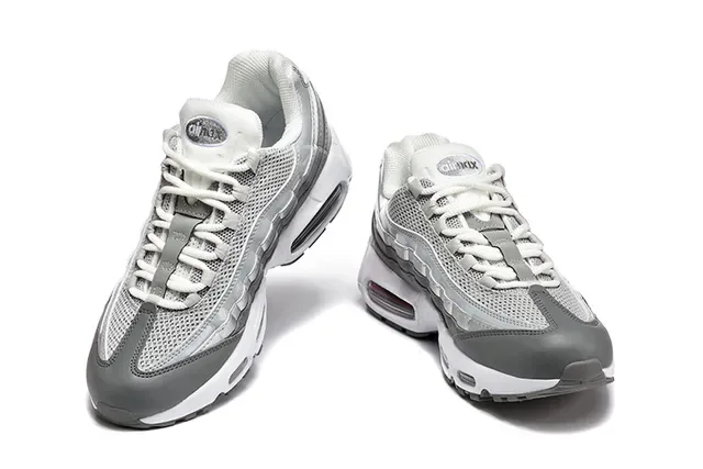 Nike Air Max 95 Pink and Black Lifestyle Sneakers 3