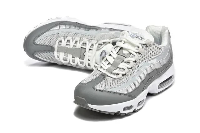 Nike Air Max 95 Pink and Black Lifestyle Sneakers 4